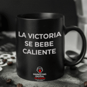 Mug – La Victoria se Bebe Caliente